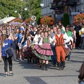 Polonez przeszedł centralnym deptakiem Radomia