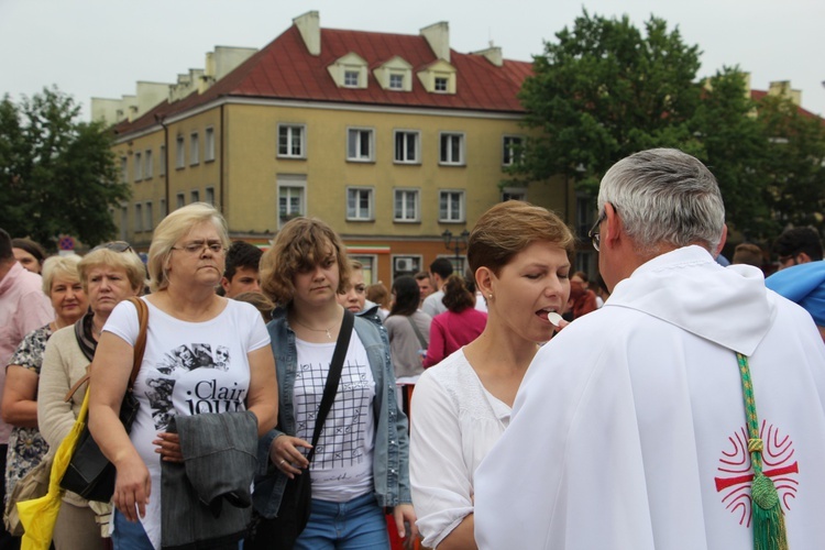 Msza św. na Starym Rynku w Łowiczu