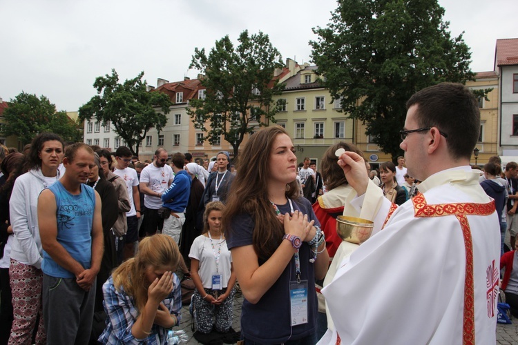 Msza św. na Starym Rynku w Łowiczu