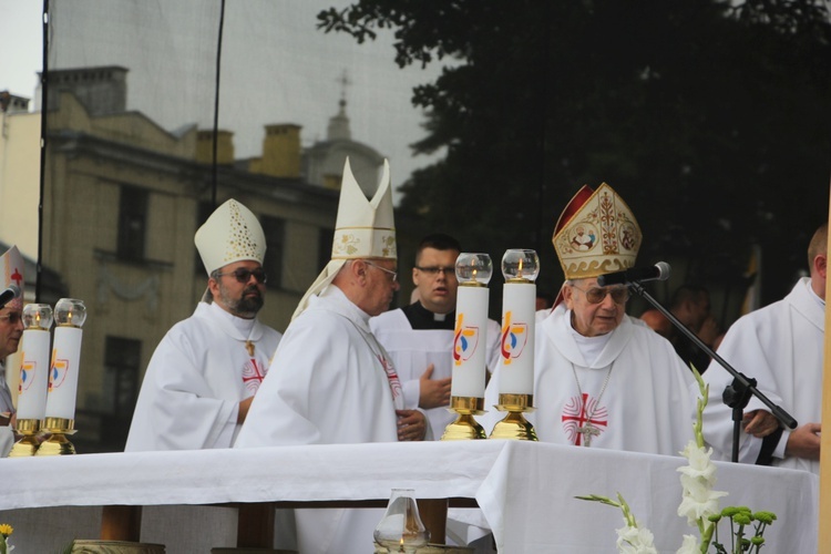 Msza św. na Starym Rynku w Łowiczu