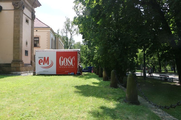 Studio plenerowe "Radia eM" i "Gościa" w Krakowie