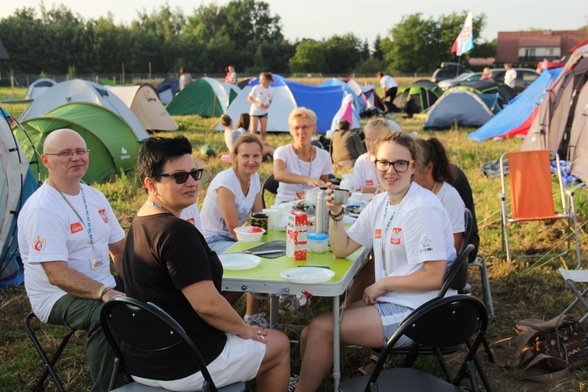 Pierwszy posiłek po przybyciu do Miasteczka Łowickiego