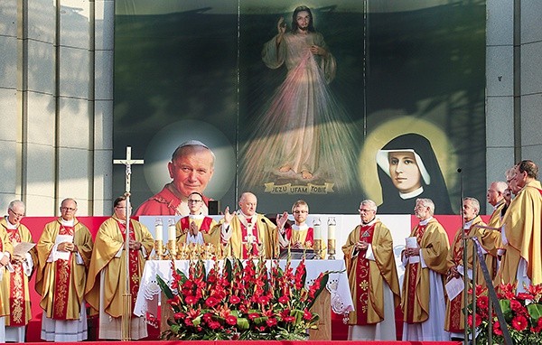 Kard. Nycz przypomniał, że papież Franciszek nieprzypadkowo w Roku Miłosierdzia zaprosił młodych do Krakowa, do miejsca związanego z Janem Pawłem II i s. Faustyną.