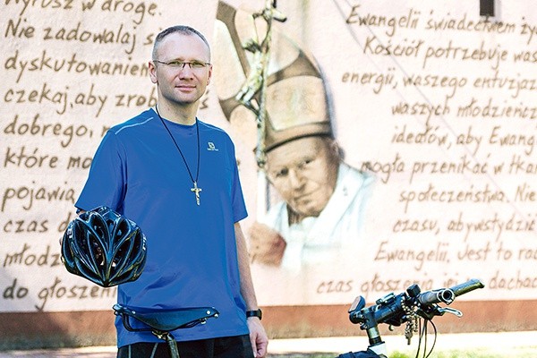 W osiem tygodni przejechać na rowerach 8000 km po górach? – Jestem przekonany, że to Boży pomysł – mówi o. Tomasz Maniura OMI.