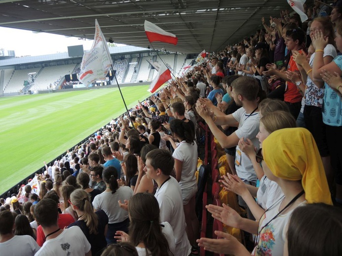 Katecheza z bp. Rysiem na stadionie "Cracovii"