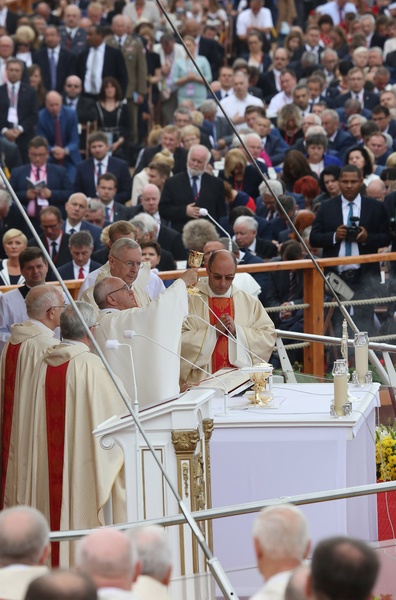 Franciszek u stóp Maryi