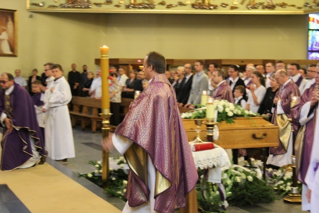 Ostatnie pożegnanie śp. ks. Tomasza Chudego w Bielsku-Białej