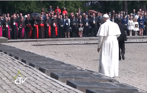 Papież w byłym obozie Auschwitz-Birkenau