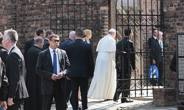 Papież w Birkenau