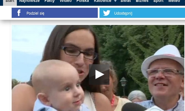 Papież zatrzymał samochód, by pobłogosławić niemowlę