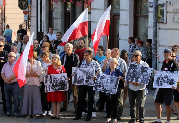 W obchody 72.rocznicy wybuchu Powstania Warszawskiego włączyli się mieszkańcy Lublina.