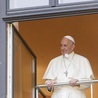 Franciszek  w papieskim oknie przy ul. Franciszkańskiej 3