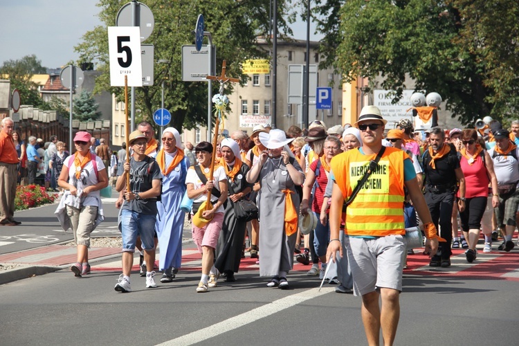 71. Pielgrzymka Rybnicka - dzień pierwszy - wymarsz grup 3-8