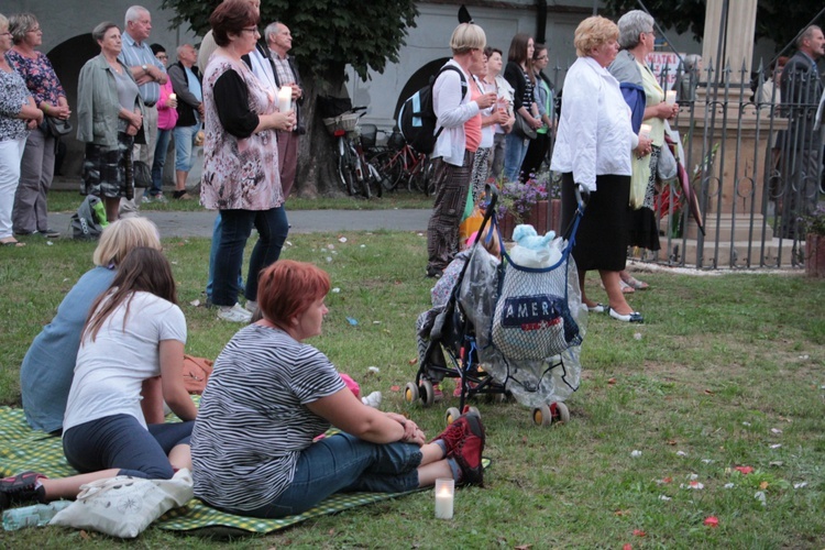 Msza św. za ojczyznę i Apel Poległych w Miedniewicach