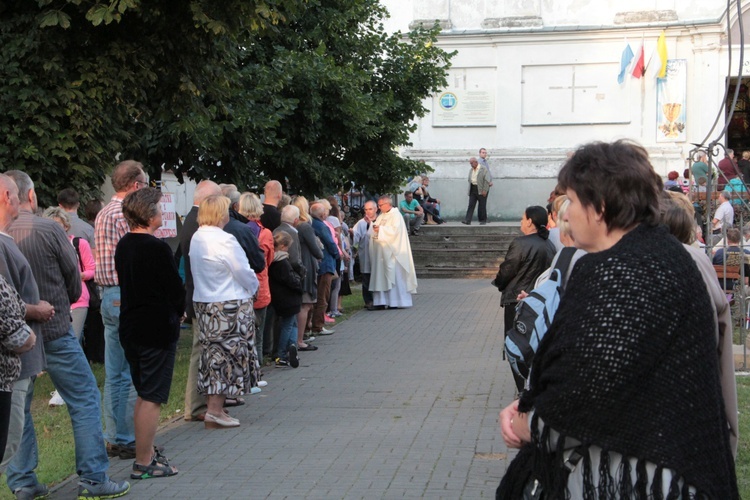 Msza św. za ojczyznę i Apel Poległych w Miedniewicach