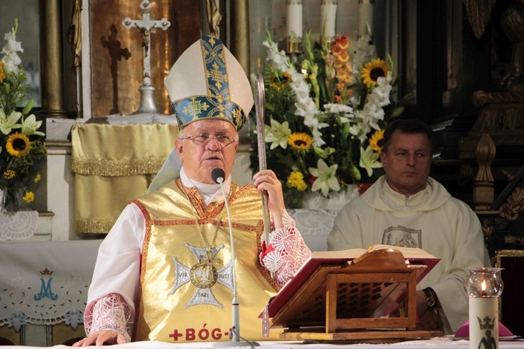 Msza św. za ojczyznę i Apel Poległych w Miedniewicach