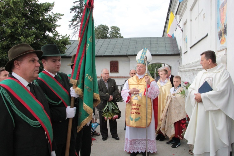 Msza św. za ojczyznę i Apel Poległych w Miedniewicach