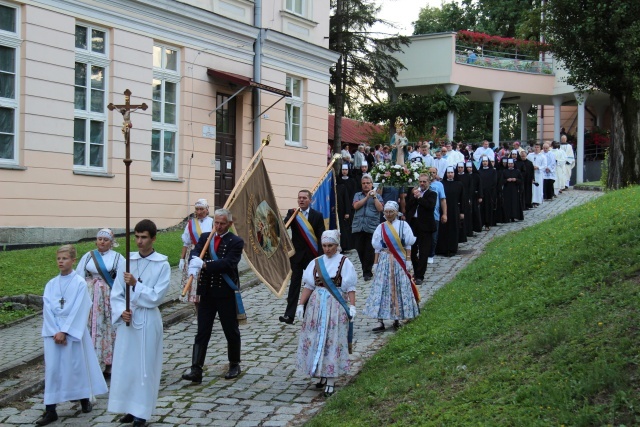 Pielgrzymi ŚDM z Afryki z bp. Kusym w Cieszynie