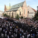 Kondukt żałobny kard. Macharskiego