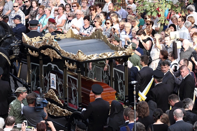 Kondukt żałobny kard. Macharskiego