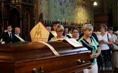 Msza św. pogrzebowa kard. Macharskiego u franciszkanów