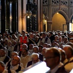 Msza św. pogrzebowa kard. Macharskiego u franciszkanów