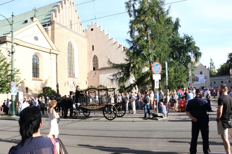 Kondukt żałobny kard. Macharskiego - 2 cz.