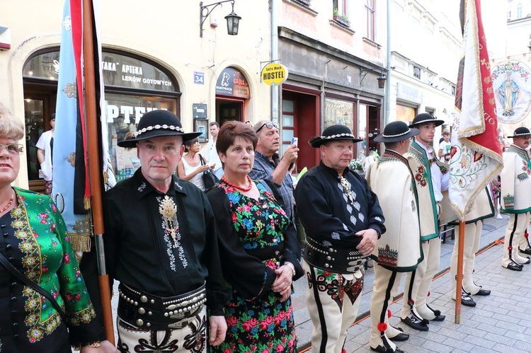 Kondukt żałobny kard. Macharskiego - 2 cz.