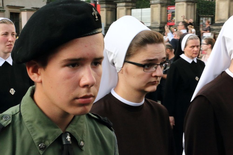 Kondukt żałobny kard. Macharskiego - 2 cz.