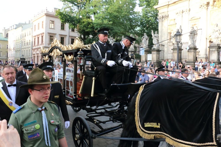 Kondukt żałobny kard. Macharskiego - 2 cz.