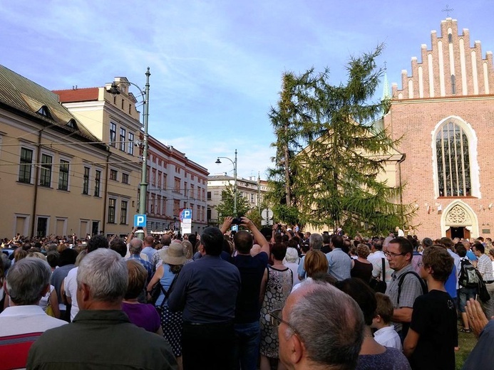 Tłumy żegnały kard. Franciszka Macharskiego