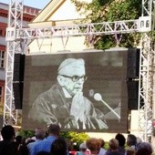 Kraków, a wraz z nim rzesze mieszkańców różnych regionów Polski, żegnali kard. F. Macharskiego