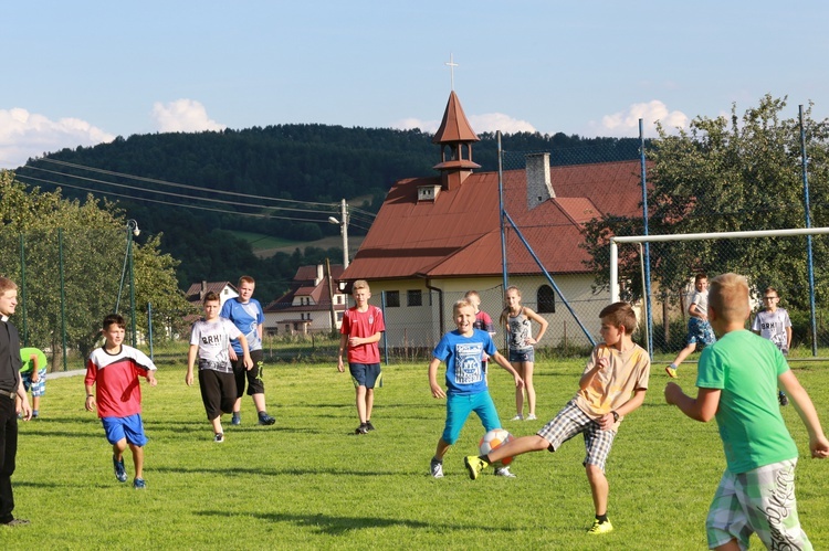 Dzieci ze Stróż na oazie w Zbludzy