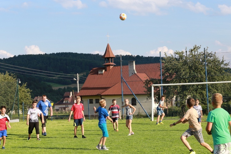 Dzieci ze Stróż na oazie w Zbludzy