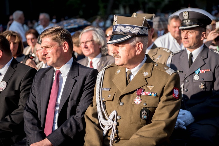 Pomnik Ofiar Rzezi Woli - uroczystości pod pomnikiem