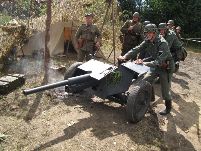 Piknik historyczny w Chojnowie