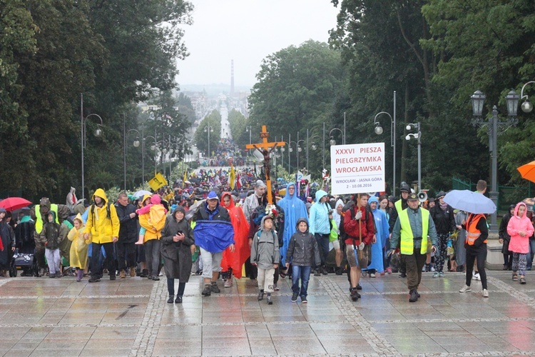 Wejście na Jasną Górę cz. 1