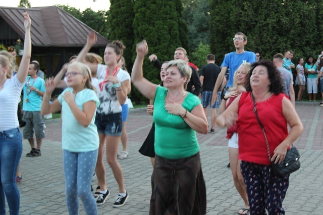 Pogodny wieczór cieszyńskich pątników w Kochłowicach