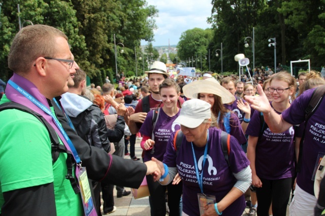 Powitanie 25. Pielgrzymki Diecezji Bielsko-Żywieckiej na Jasnej Górze - grupy hałcnowskie