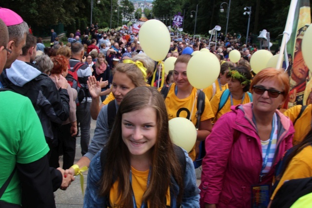 Powitanie 25. Pielgrzymki Diecezji Bielsko-Żywieckiej na Jasnej Górze - grupy hałcnowskie