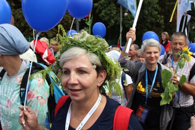 Powitanie 25. Pielgrzymki Diecezji Bielsko-Żywieckiej na Jasnej Górze - grupy hałcnowskie