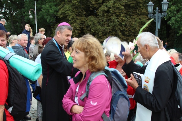 Powitanie 25. Pielgrzymki Diecezji Bielsko-Żywieckiej na Jasnej Górze - grupy hałcnowskie