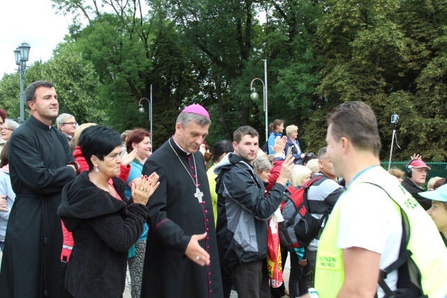 Powitanie 25. Pielgrzymki Diecezji Bielsko-Żywieckiej na Jasnej Górze - grupy hałcnowskie