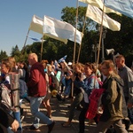 Pątnicy u stóp Janej Góry 