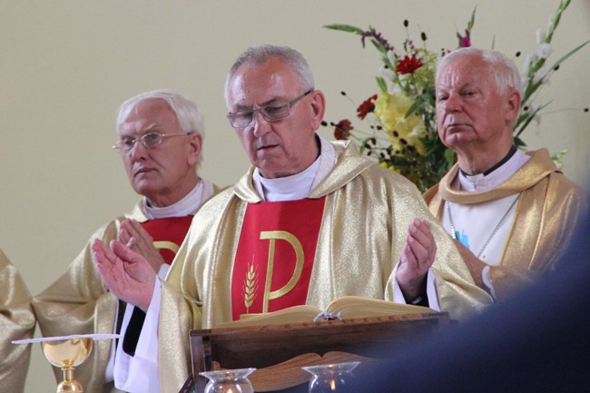 Z dożynkowymi wieńcami