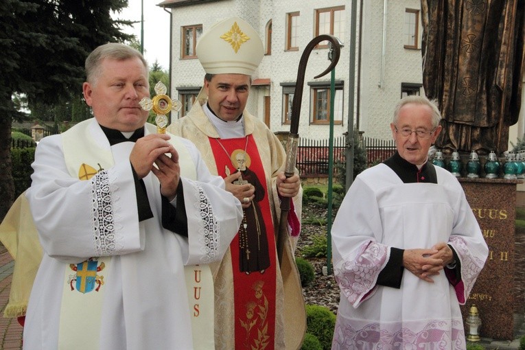 Wprowadzenie relikwii św. Jana XXIII do sanktuarium w Szczukach