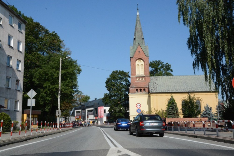 Wejście do Strzelec Opolskich