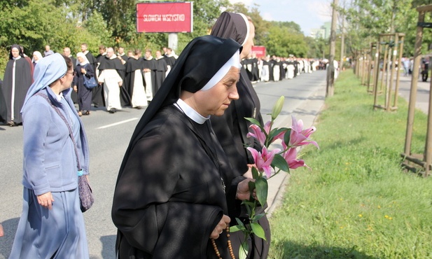 Zmarłego dominikanina żegnali siostry i bracia z wielu zgromadzeń zakonnych