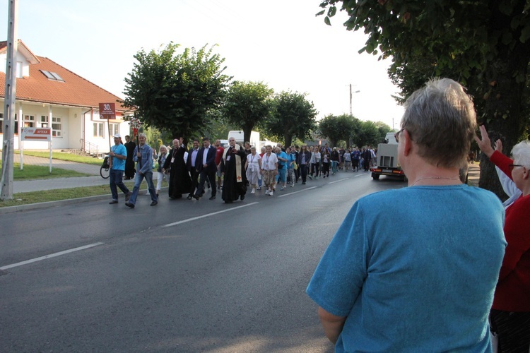 Wymarsz 30. Pieszej Pielgrzymki z Głowna na Jasną Górę