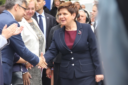 Premier Szydło w Piekarach Trzeba zwrócić człowiekowi niedzielę